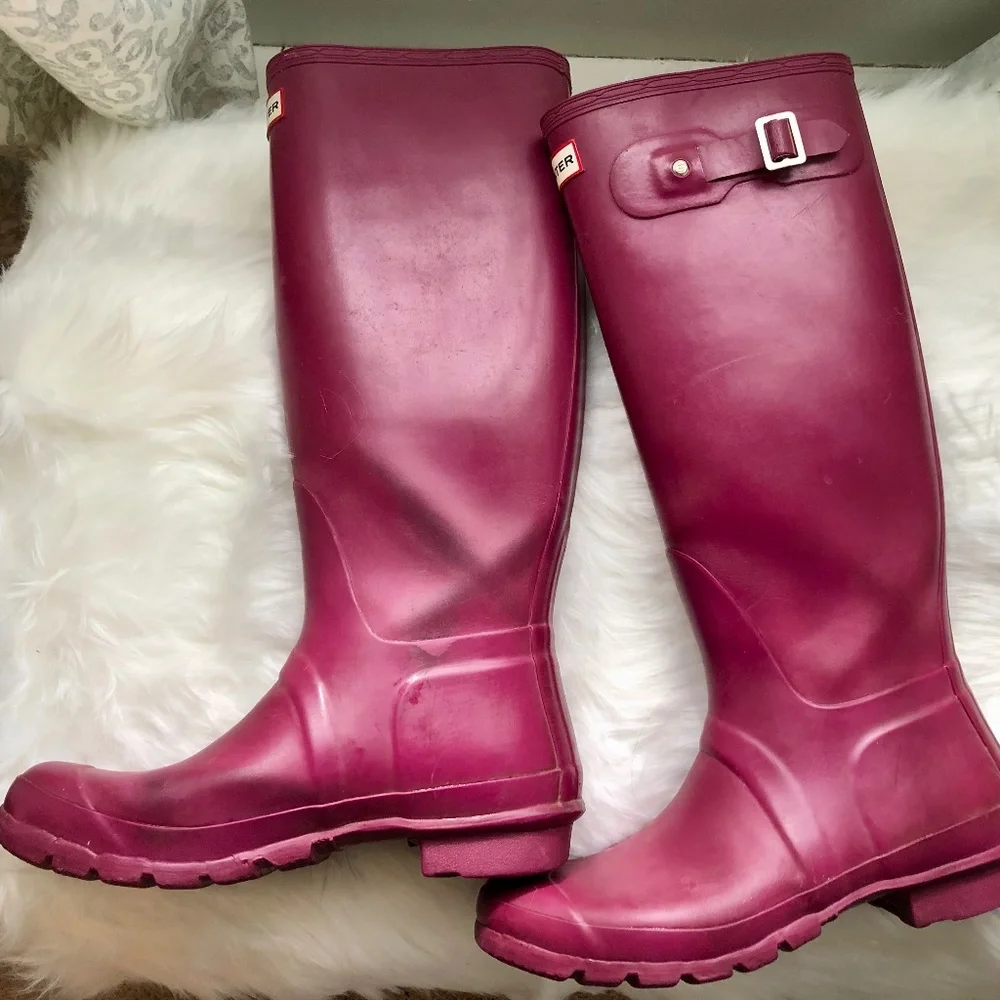 Tall Hunter Rain Boots, Size 9, Raspberry - Picture 2 of 13